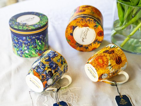 Kubek w pięknym pudełku - Van Gogh, Irysy