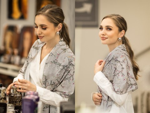 Apaszka Szal ze szlachetnej tkaniny - V. van Gogh, Kwitnący Migdałowiec, srebrny (CARMANI)